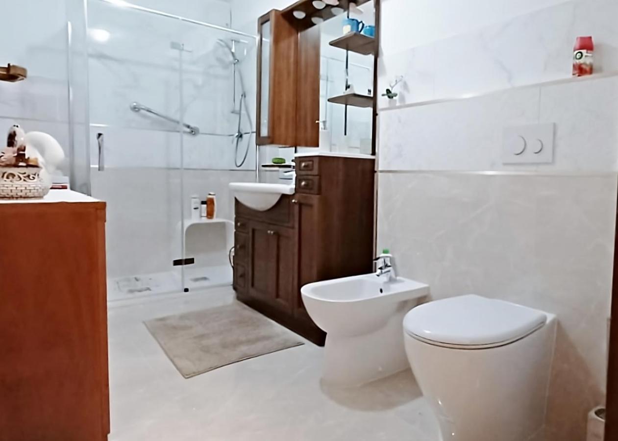 Brezza Marina - Appartamento In Villa Fronte Mare Trieste Exterior photo